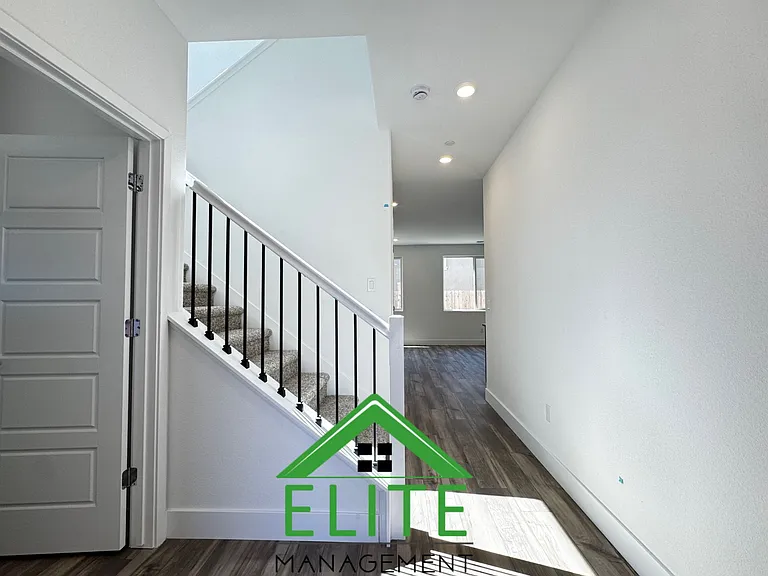 3485 Hampton Dr — Photo 17
