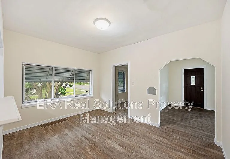 2028 W Galbraith Rd — Photo 24