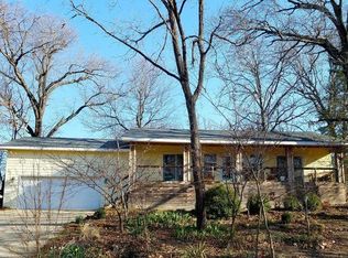 17 E 16th St, Grove, OK 74344
