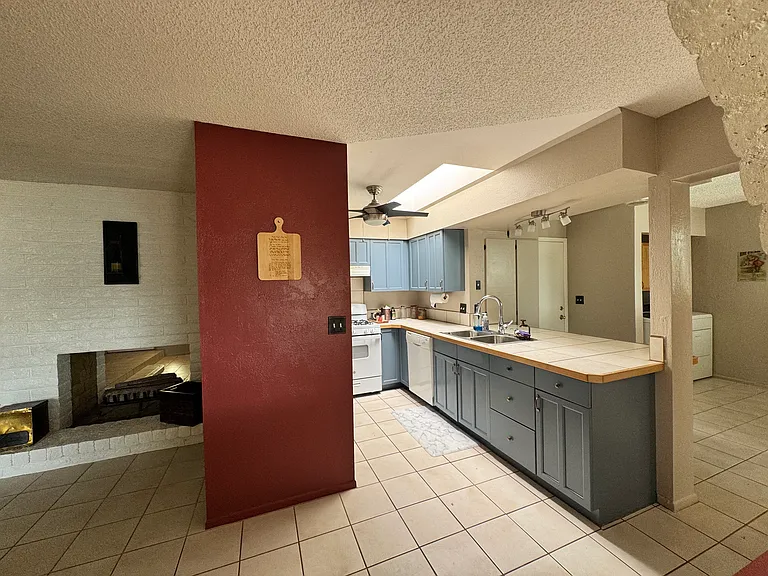 E Villa Maria Dr — Photo 9