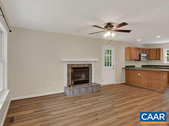 3rd image of 259 Spring Oaks Ln