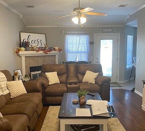 4th image of 1040 Applewood Cir