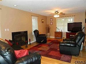 3rd image of 10 Wynnefield Dr