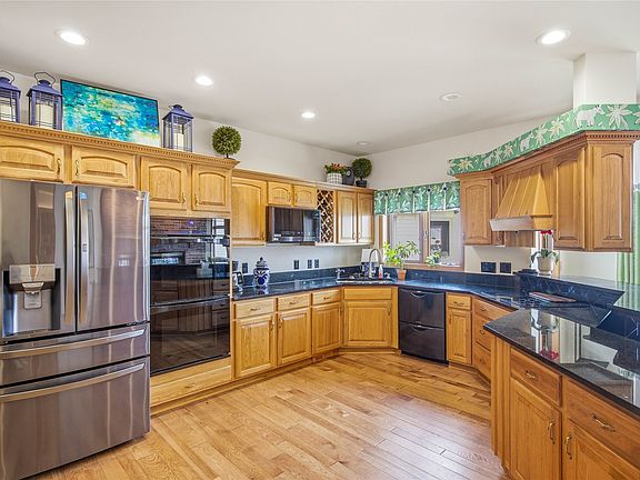 4th image of 809 NE Vail Ct