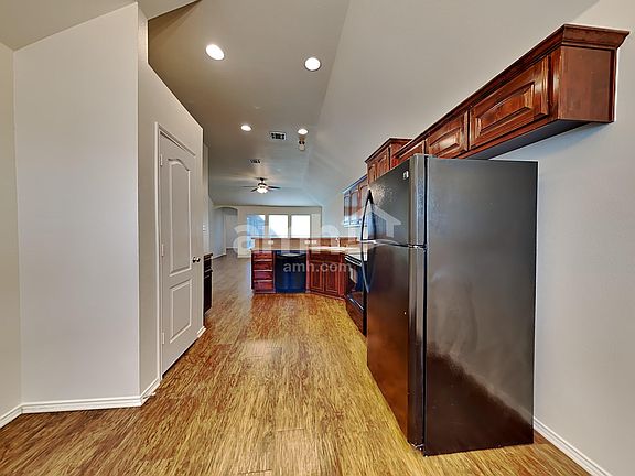 4th image of 1609 Country Hills Dr