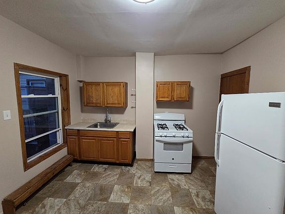 3rd image of 360 Main St #1