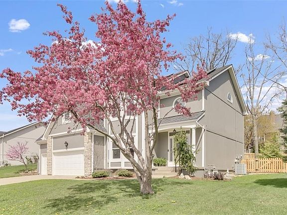 2nd image of 4121 NE Courtney Dr