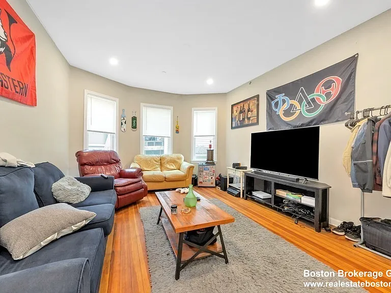 228 Calumet St #1 — Photo 6