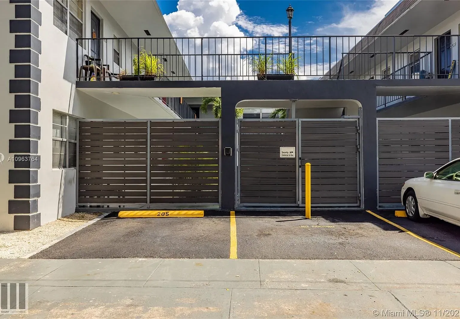 1 bed, 700 sqft, $1,800 — Photo 3