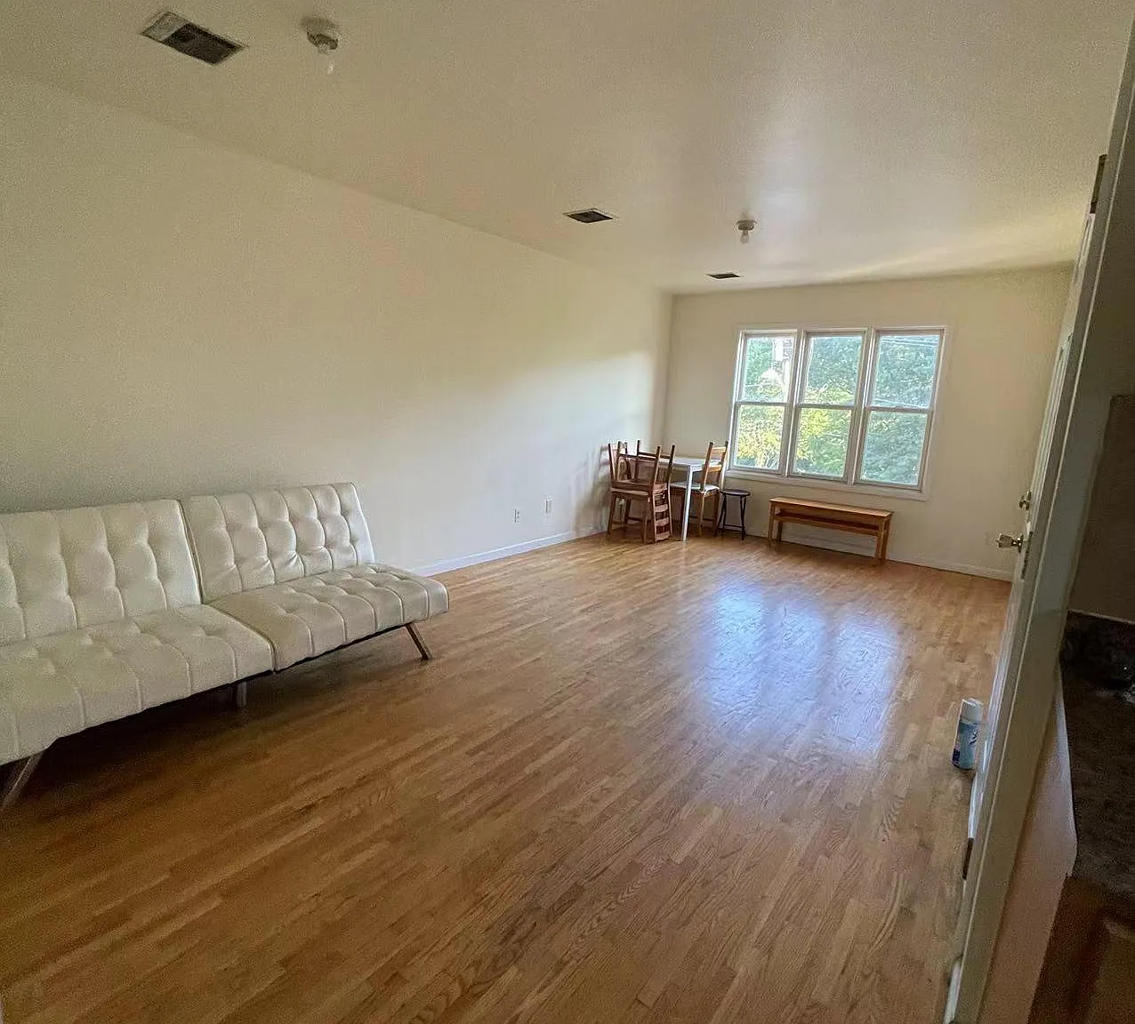 3 bed, 1100 sqft, $2,500 — Photo 3