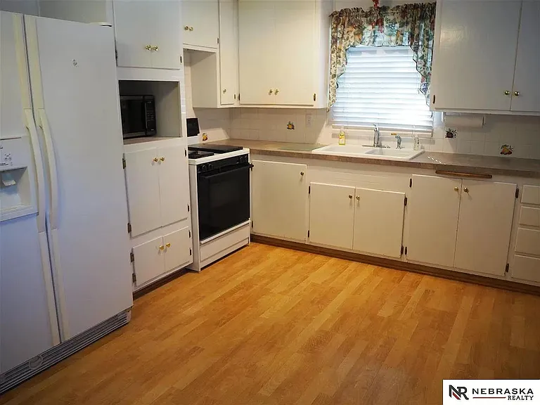 4167 S 61st Ave — Photo 3