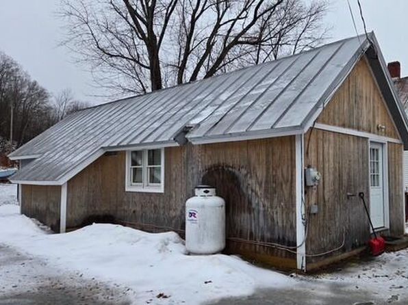 11 Collins Street, Bingham, ME 04920