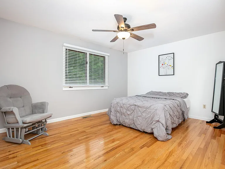 80 Lancaster Dr — Photo 13