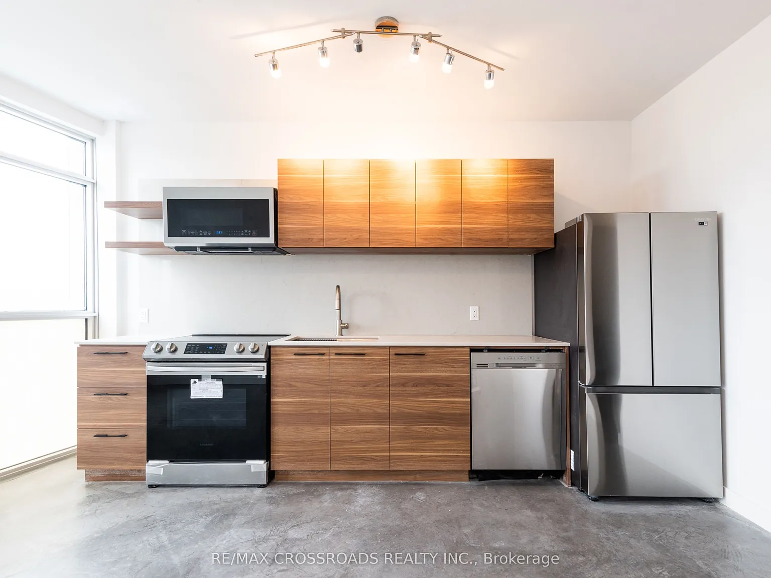 2 bed, $2,100 — Photo 2