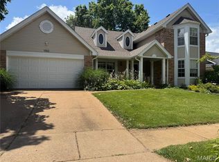 1552 Oakglen Dr, Fenton, MO 63026