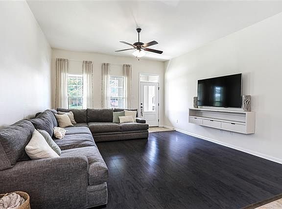 4th image of 1137 Berkshire Dr