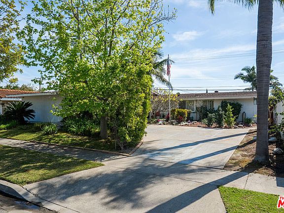 3rd image of 11332 Loch Lomond Rd