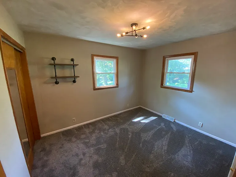 9 Lake Grove Clb — Photo 22