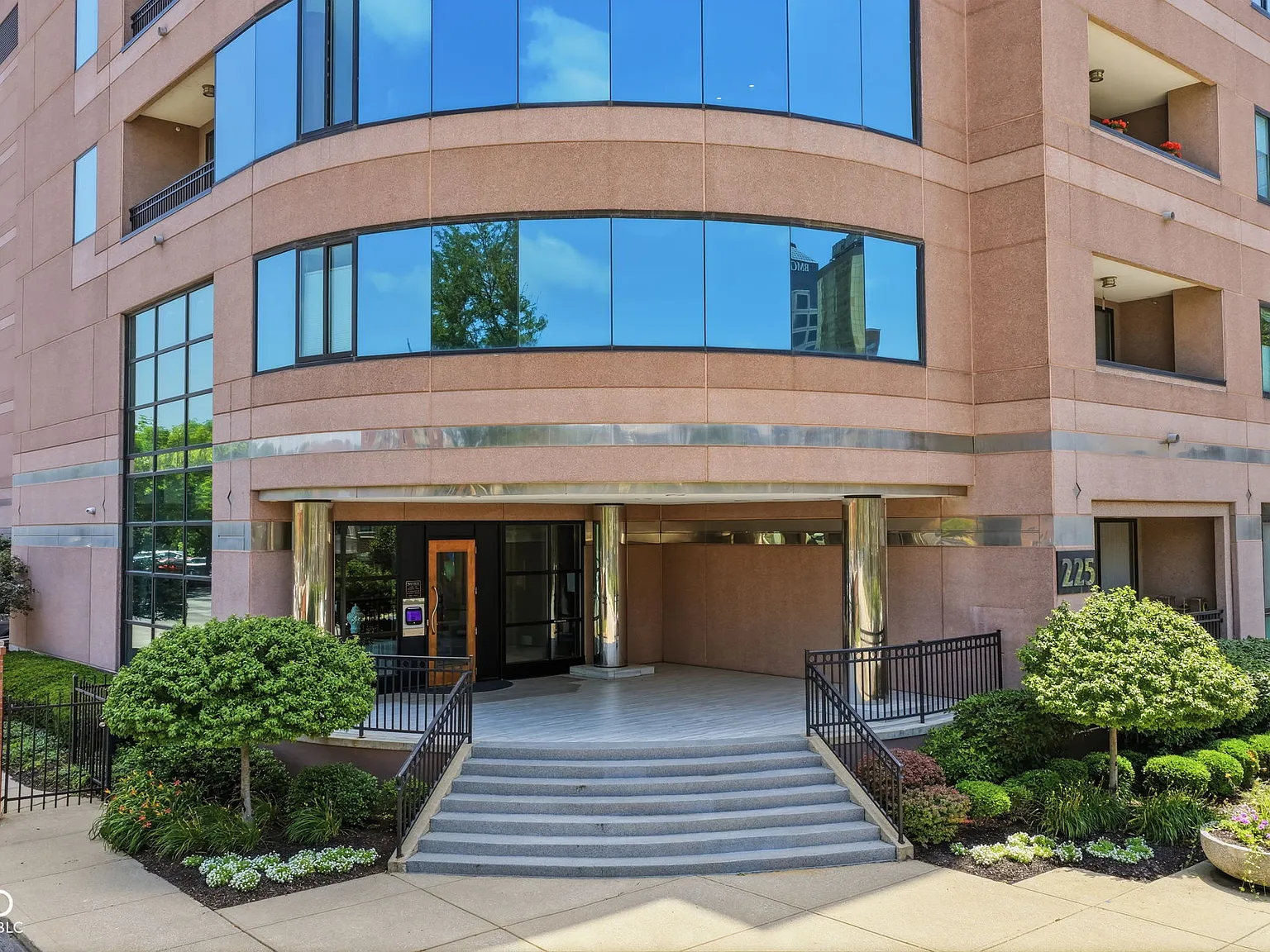 1 bed, 2.0 bath, 1377 sqft, $2,700 — Photo 4