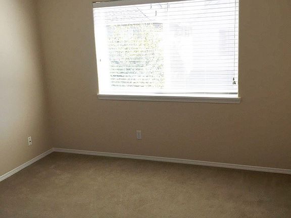 4th image of 518 NE 63rd Ave