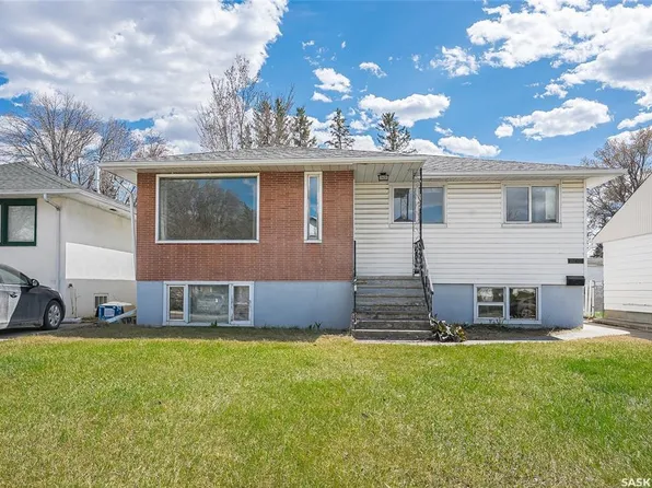 1406 12th St E, Saskatoon, SK S7H 0E8