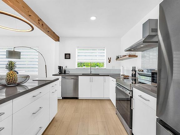 3rd image of 4812 NE 23rd Avenue #4