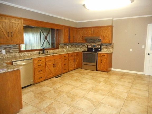 3rd image of 1731 Valley Dr
