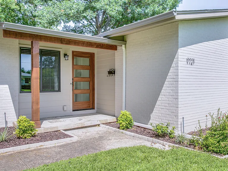 9721 Twin Creek Dr — Photo 3