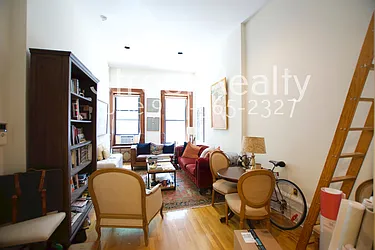 Rented by Street Realty Brokerage LLC