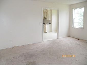 4th image of 5613 Country Ln