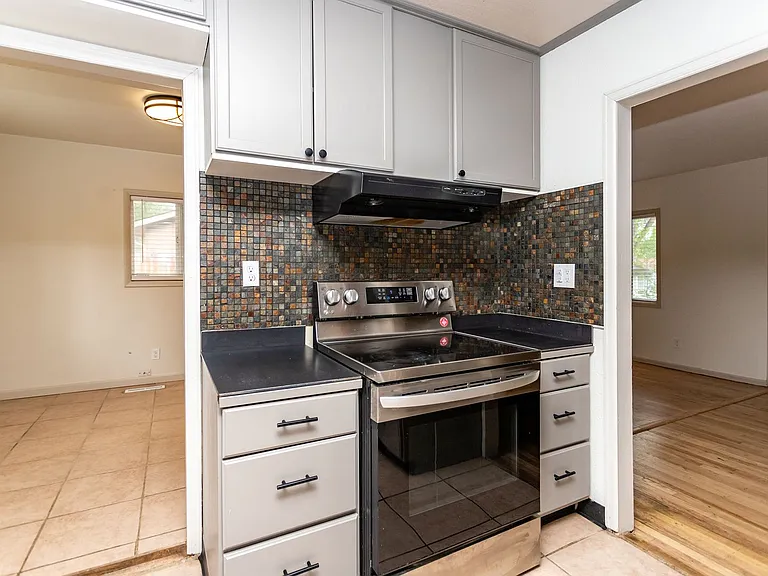 1005 Norwood Ave — Photo 4