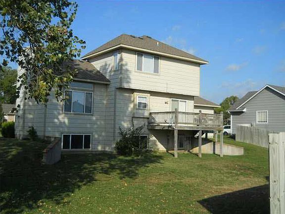 2nd image of 2218 S Glenhurst Ct