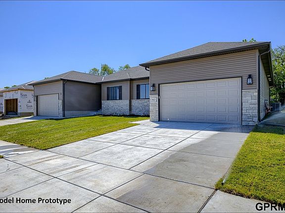 2nd image of 9480 Linwood Pl