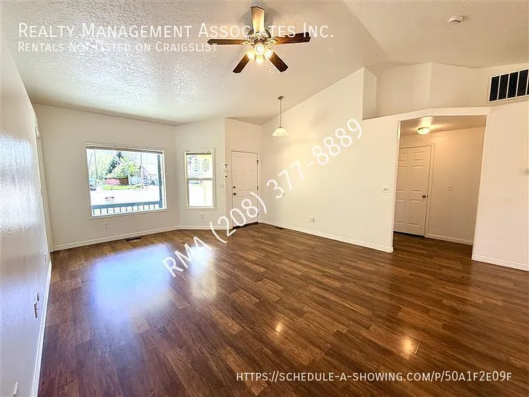 2324 Yucca Pl — Photo 3