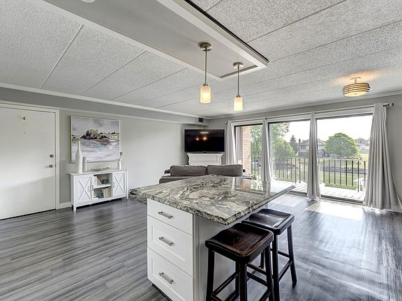 5th image of 19547 Lake Shore Dr #F