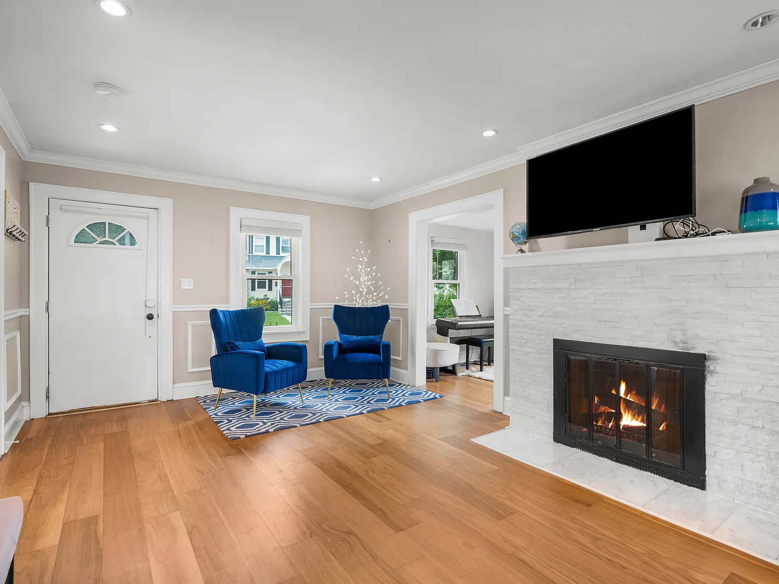 4 bed, 2.5 bath, 2078 sqft, $7,500 — Photo 4