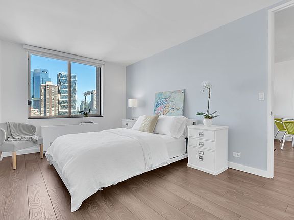 5th image of 350 W 50th St APT 27H
