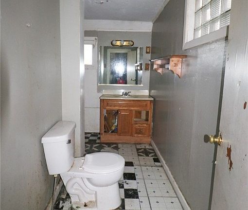 4th image of 7282 Neville Ave