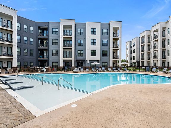 Riverside Apartments | Pool