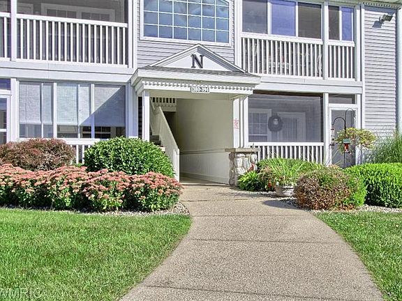 3rd image of 394 Westbrook Ct