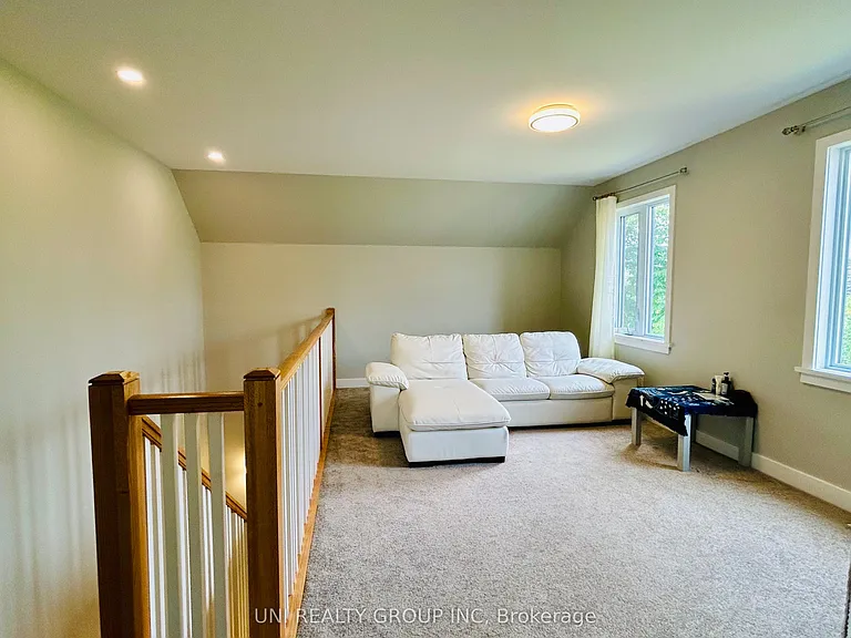 70 Stanhope Ct — Photo 17