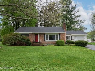 3 Saint Stephens Ln E, Glenville, NY 12302