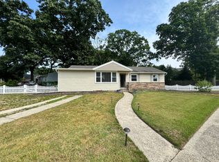 201 Ridgewood Dr, Northfield, NJ 08225