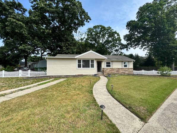 201 Ridgewood Dr