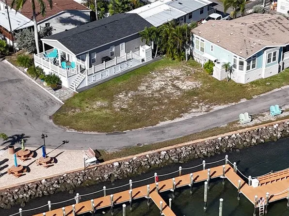 2601 Gulf Dr N Lot S33, Bradenton Beach, FL 34217