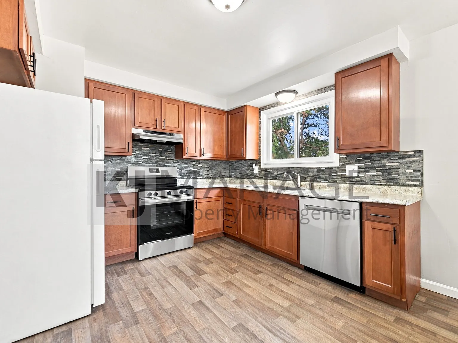 3 bed, 1010 sqft, $1,600 — Photo 4