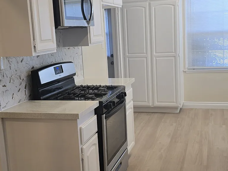 20533 Stagg St — Photo 9