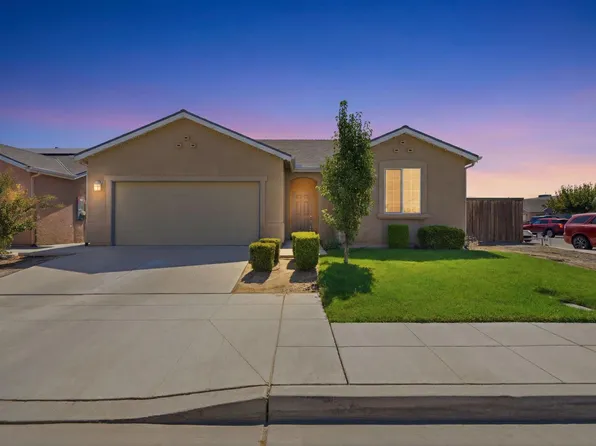 8482 15th Ave, Parlier, CA 93648