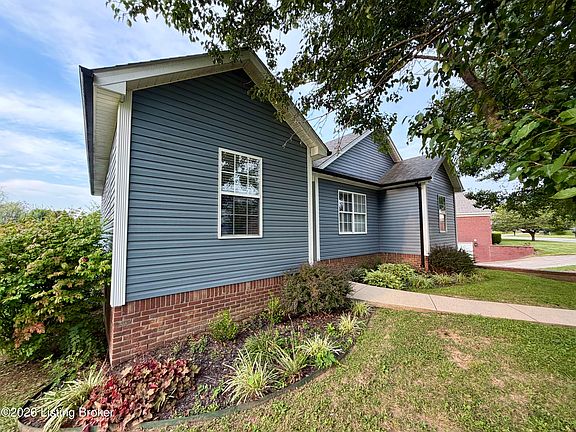3rd image of 120 Alder Dr