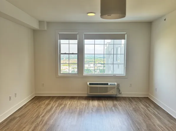 530 Cliff St, Fairview, NJ